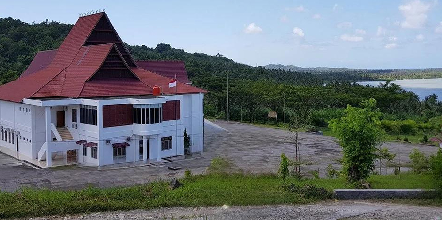 gambar halaman kantor bupati nias selatan